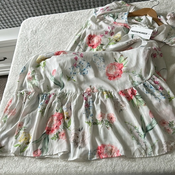 Twisted Wunder Maternity Floral Print Dress NWT - Picture 7 of 10